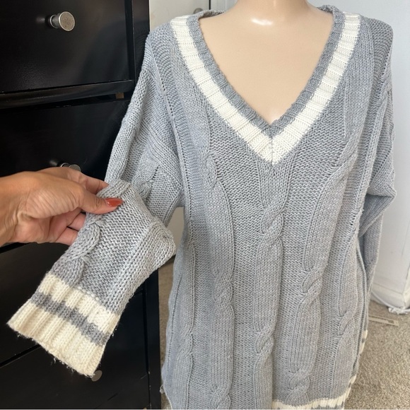 SUPERDOWN SHAWNIE VARSITY SWEATER DREESS - Picture 5 of 9